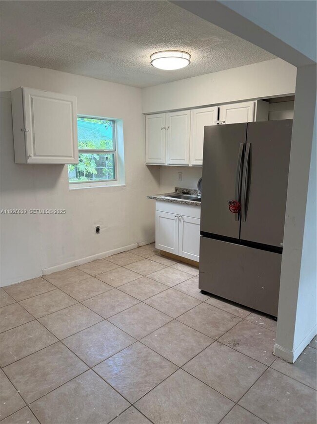 Building Photo - 6239 Grant Ct