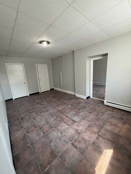 Building Photo - 75 Lodi St