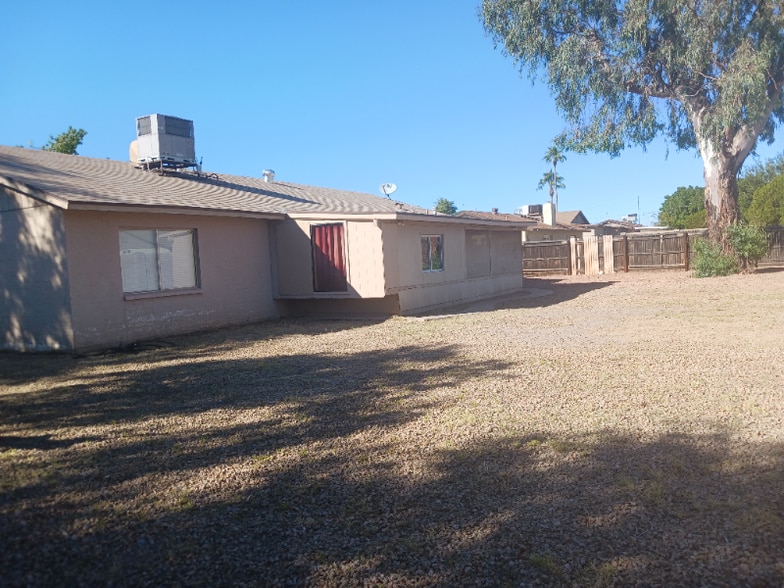 Building Photo - 17621 N 42nd St