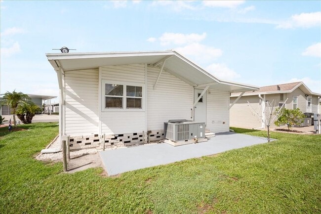 Building Photo - 35045 Cynthia Ave