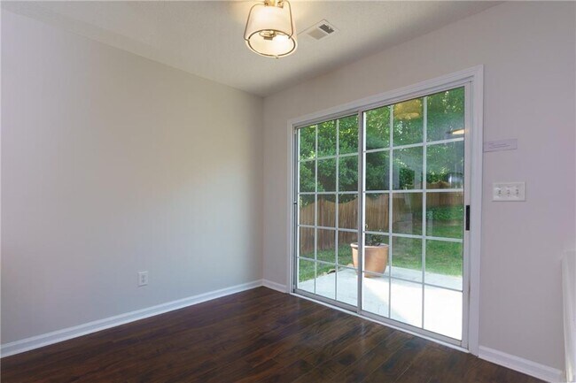 Building Photo - 306 Burdock Trce