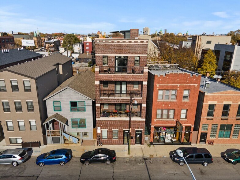 Building Photo - 2338 W Grand Ave