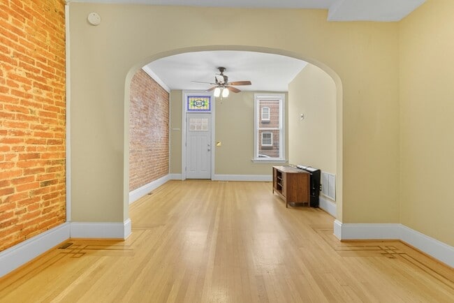Building Photo - 1112 S Bouldin St