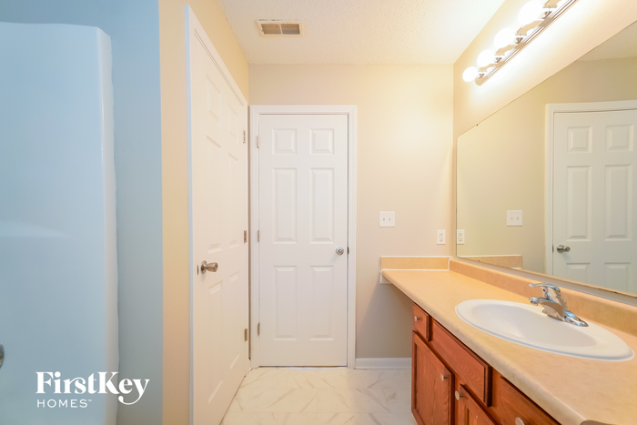 Building Photo - 623 Rocky Meadow Dr