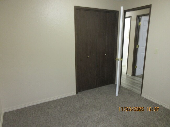 Building Photo - Updated and refurbished