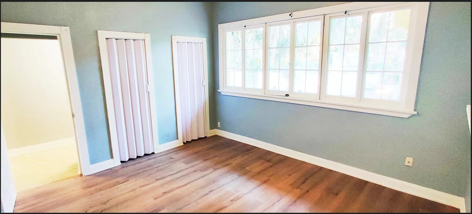 Building Photo - 404 N Ridgewood Ave