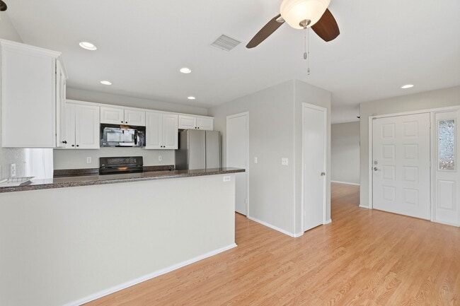 Building Photo - 3150 Cascades Ct