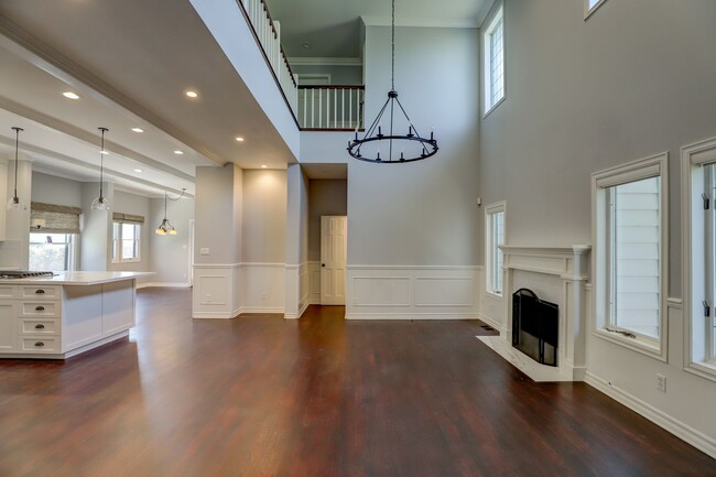 Building Photo - Gorgeous Home in Old Towne Orange