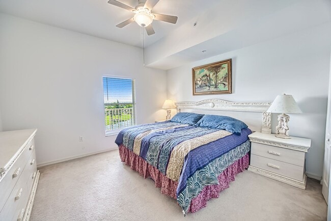 Building Photo - 3 bedroom 2.5 bathroom furnished condo