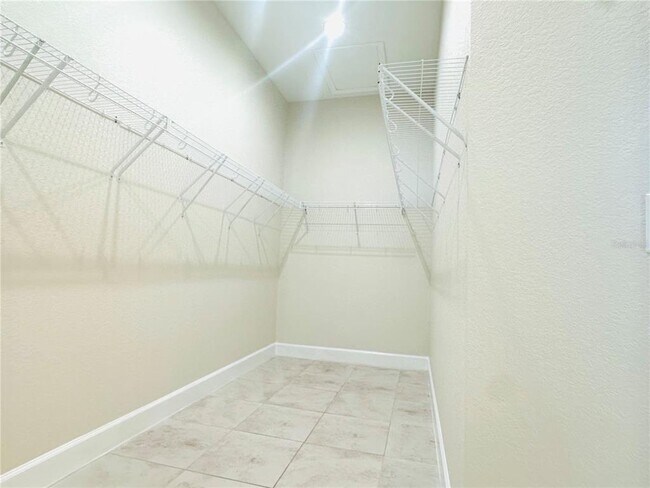 Building Photo - 809 Lake Marie Blvd