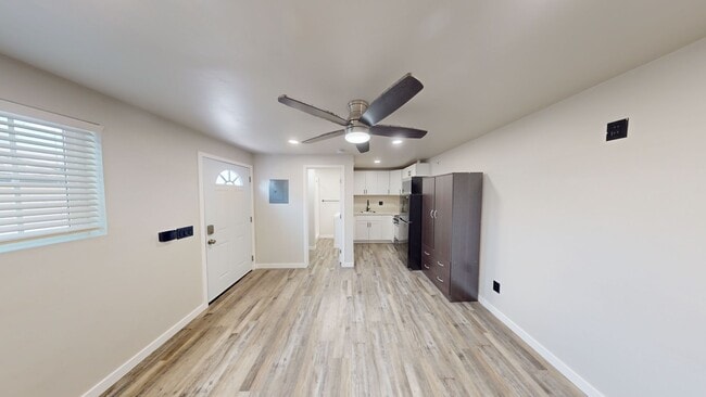 Building Photo - Ideal for solo tenants or couples!