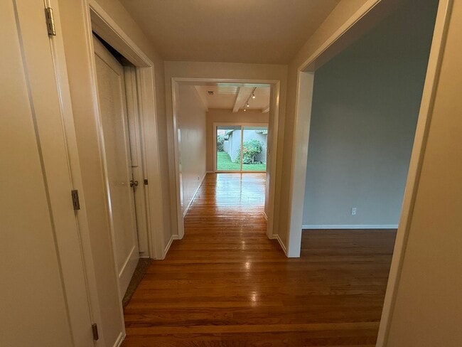 Building Photo - Beautiful Home in a Lovely Neighborhood! Available Spacious 2 Bedroom and Two Bathroom!