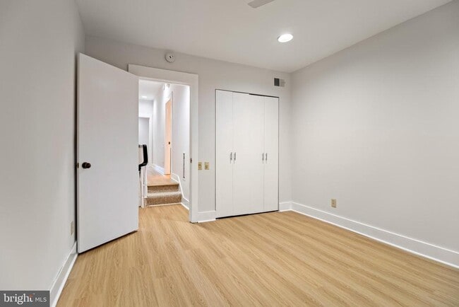 Building Photo - 1522 Swann St NW