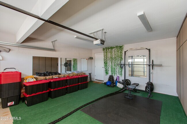 Building Photo - 3009 E Dahlia Dr