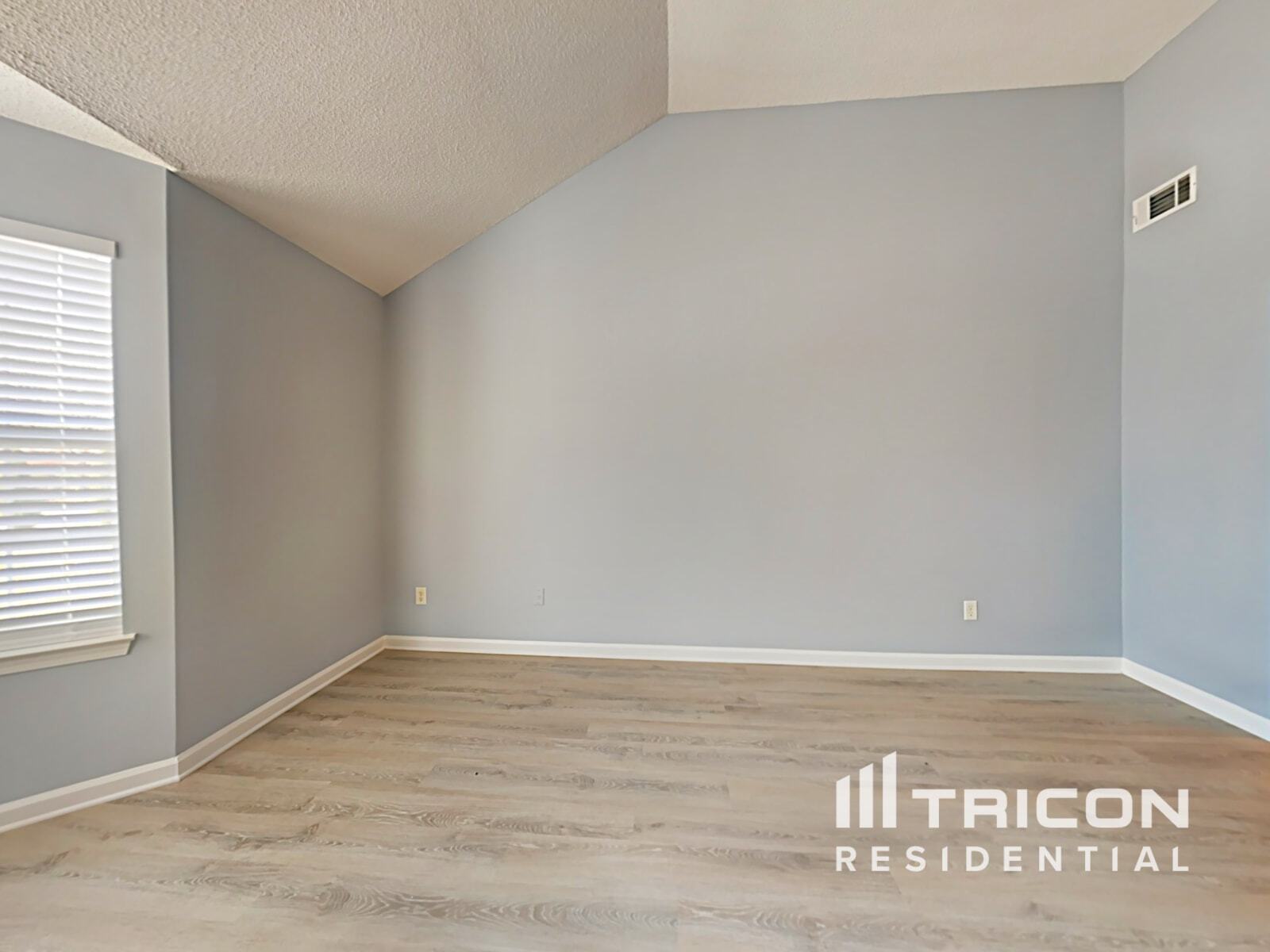 Building Photo - 1100 Village Oaks