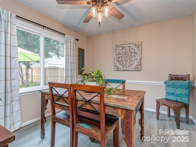 Building Photo - 8715 Parkchester Dr