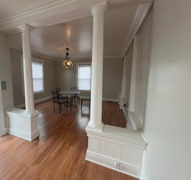 Building Photo - 673 S 27th St