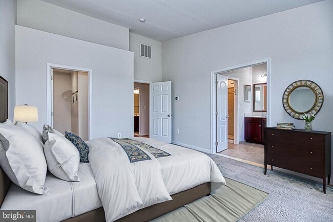 Building Photo - 208 Croft Square