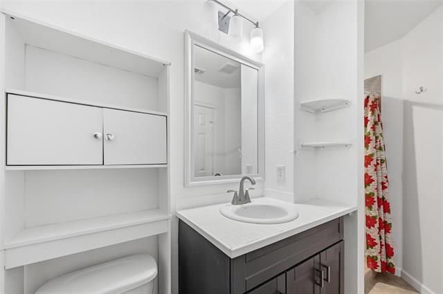 Building Photo - 633 Rose Garden Dr