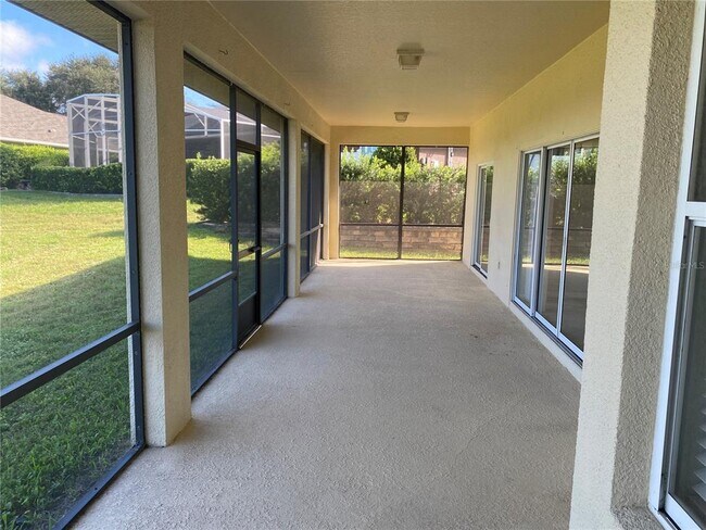 Building Photo - 9618 Spring Lake Dr