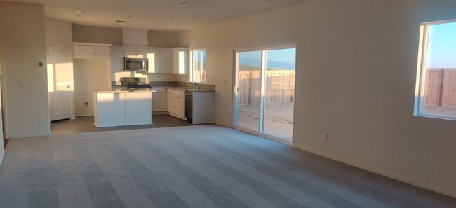 Building Photo - Fall in love with this NEWER  5 bedroom 4 ...