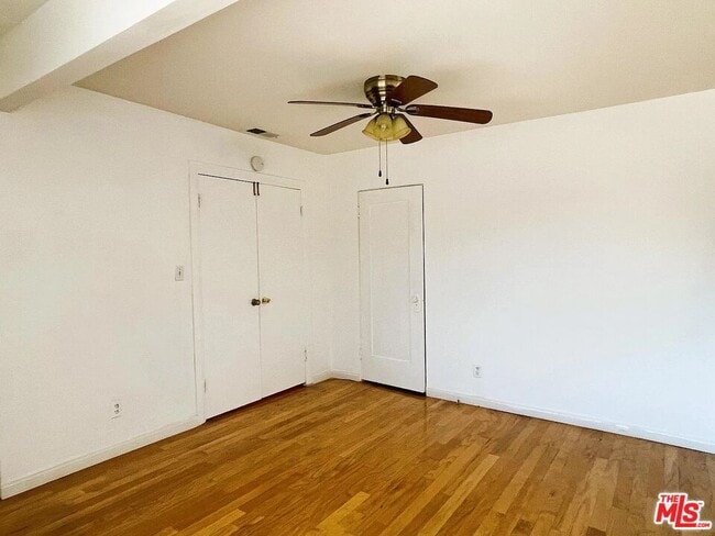 Building Photo - 755 N Kenmore Ave