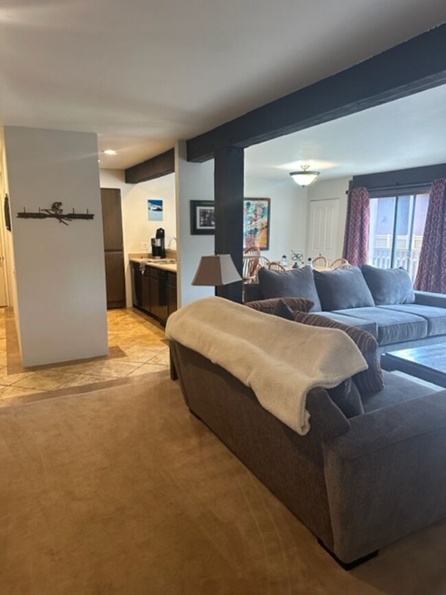 Building Photo - Stunning 2 Bed, 2 Bath Condo at Mammoth Sk...
