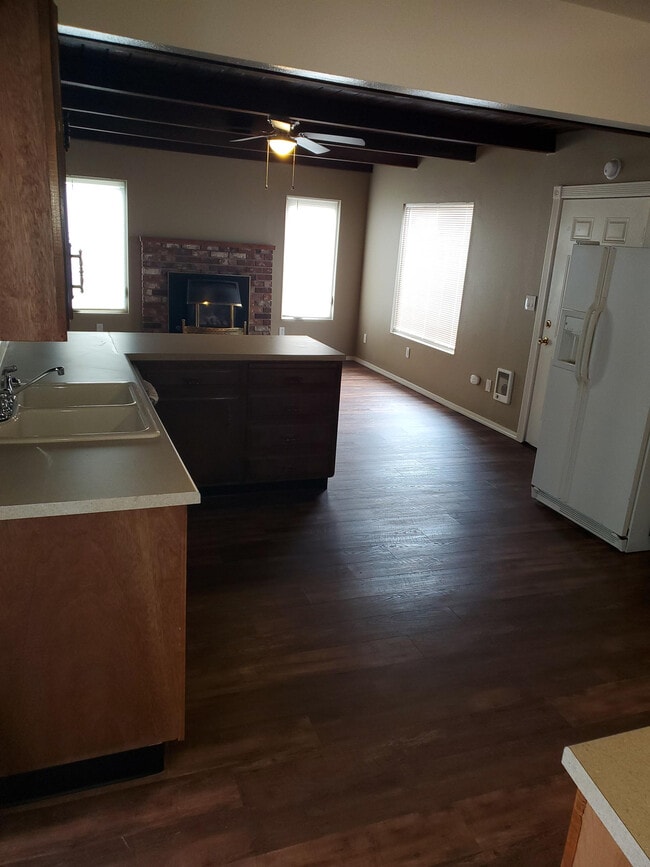 Building Photo - 3213 Center St NE