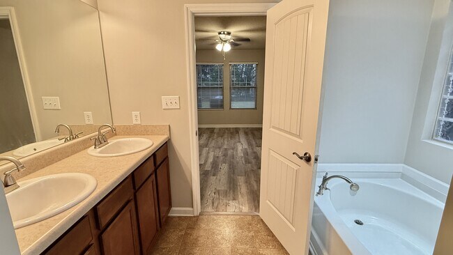 Building Photo - 1813 Clayton Cove Dr NW