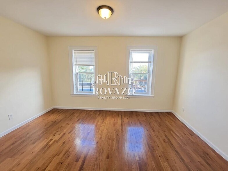 Building Photo - 1305 Clinton Ave