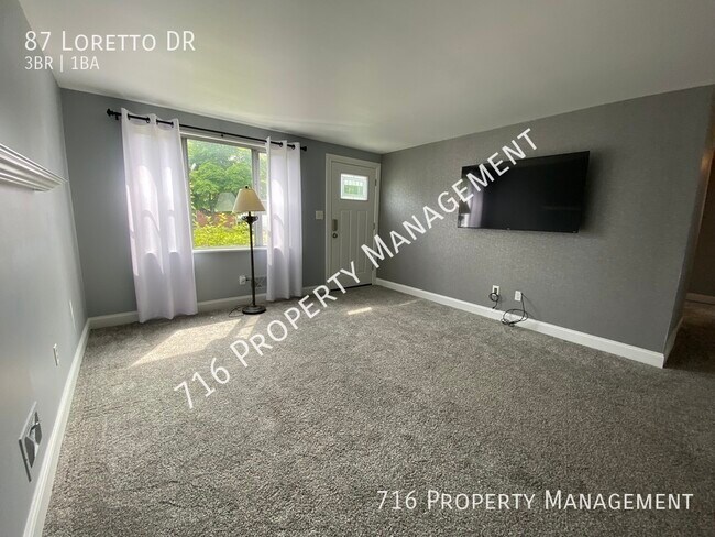 Building Photo - Newly Renovated Single Family Home! Move i...
