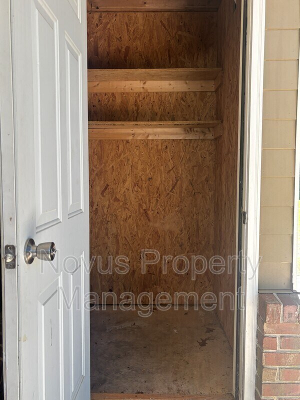 Building Photo - 515 Lawson St