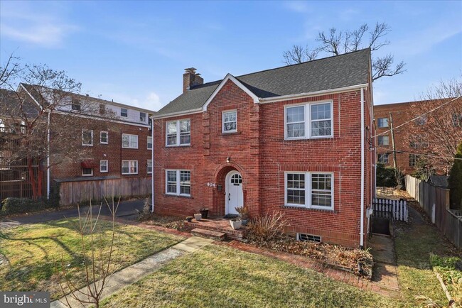 Building Photo - 904 N Ivy St