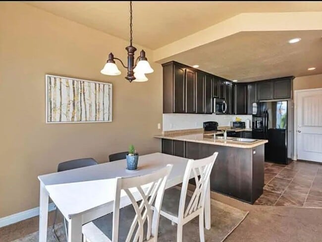 Building Photo - Spacious and Townhome Now Available!
