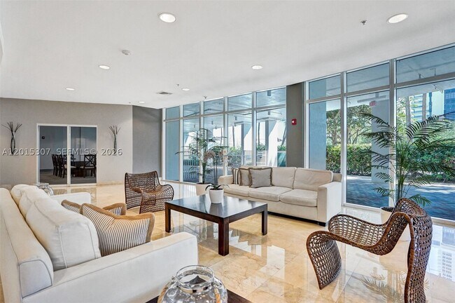 Building Photo - 6515 Collins Ave