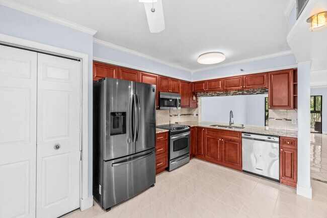 Building Photo - 14475 Strathmore Ln
