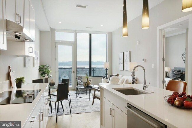 Building Photo - 801 N Fairfax St