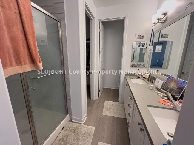Building Photo - AVAILABLE NOW - Private Room for rent in s...