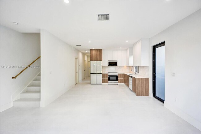 Building Photo - 119 NE 118th St