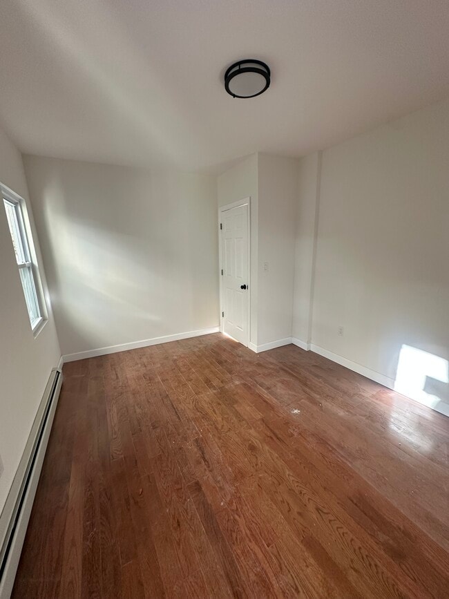 Building Photo - 2-27R-27 Beach 99th St