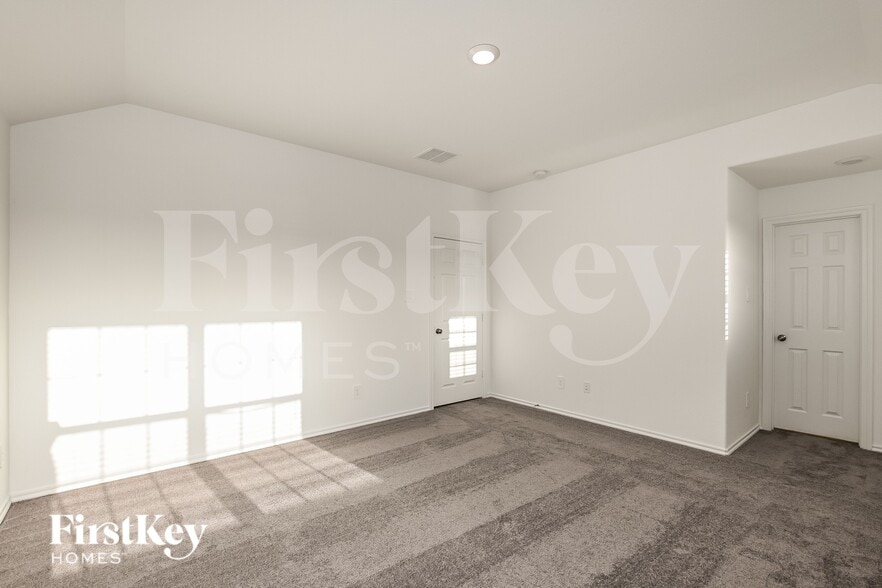 Building Photo - 302 Pickwick Gdns Ln