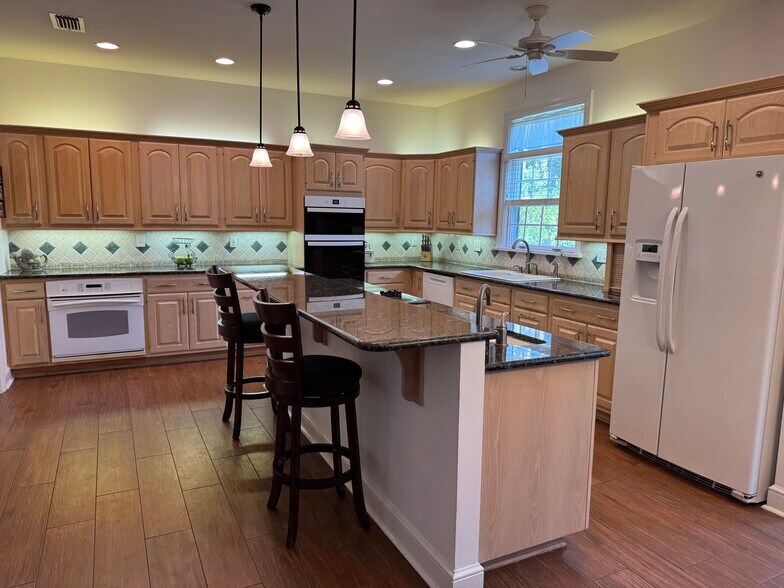 Building Photo - 4885 13th Ln