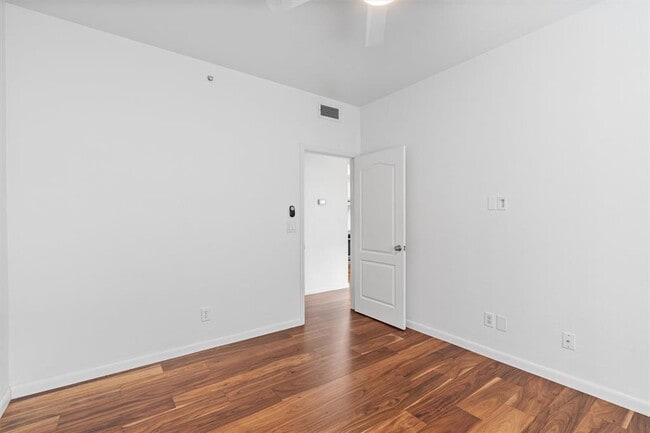 Building Photo - 6000 Shepherd Mountain Cove