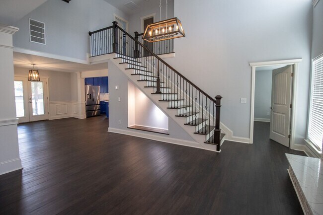 Building Photo - Charming 3-Bed, 3.5-Bath Home Near Augusta...