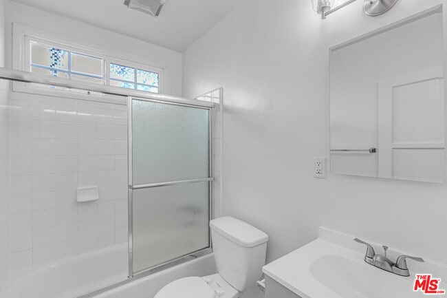 Building Photo - 1623 S Bundy Dr