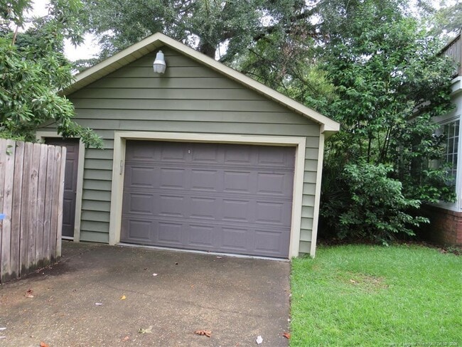 Building Photo - 202 Peach Tree St