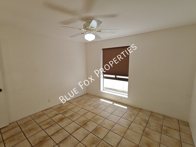 Building Photo - 2781 W Calle Carapan
