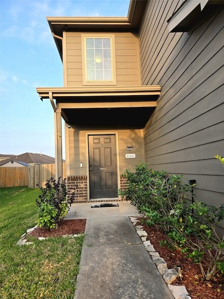 Building Photo - 13911 Rock Range Ln