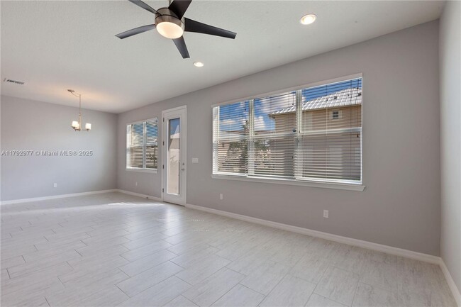 Building Photo - 1101 Banyan Dr