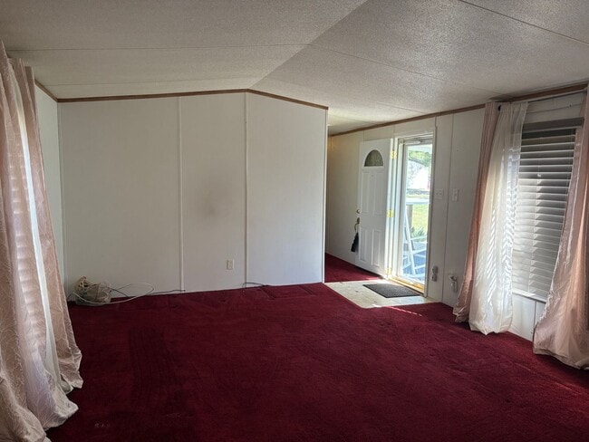Building Photo - 3 Bedroom in Crawfordville Available Now!